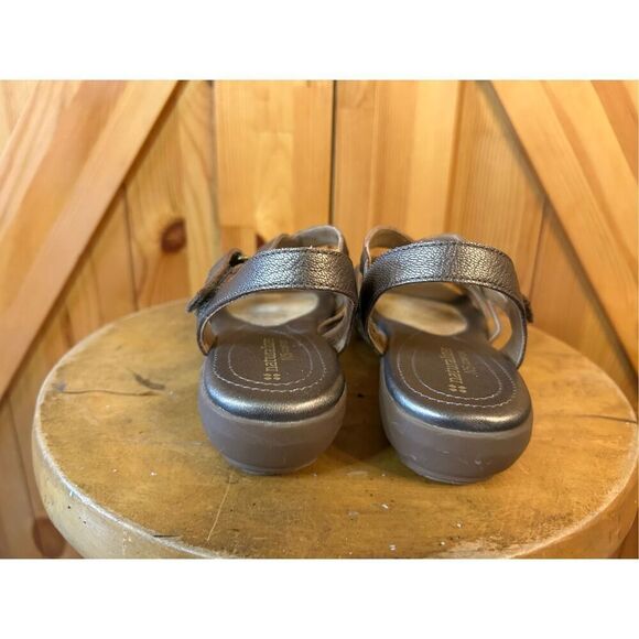 Naturalizer Bronze Women Flats Sz 7W Strappy Shoes Sandals Open Toe - Picture 4 of 9